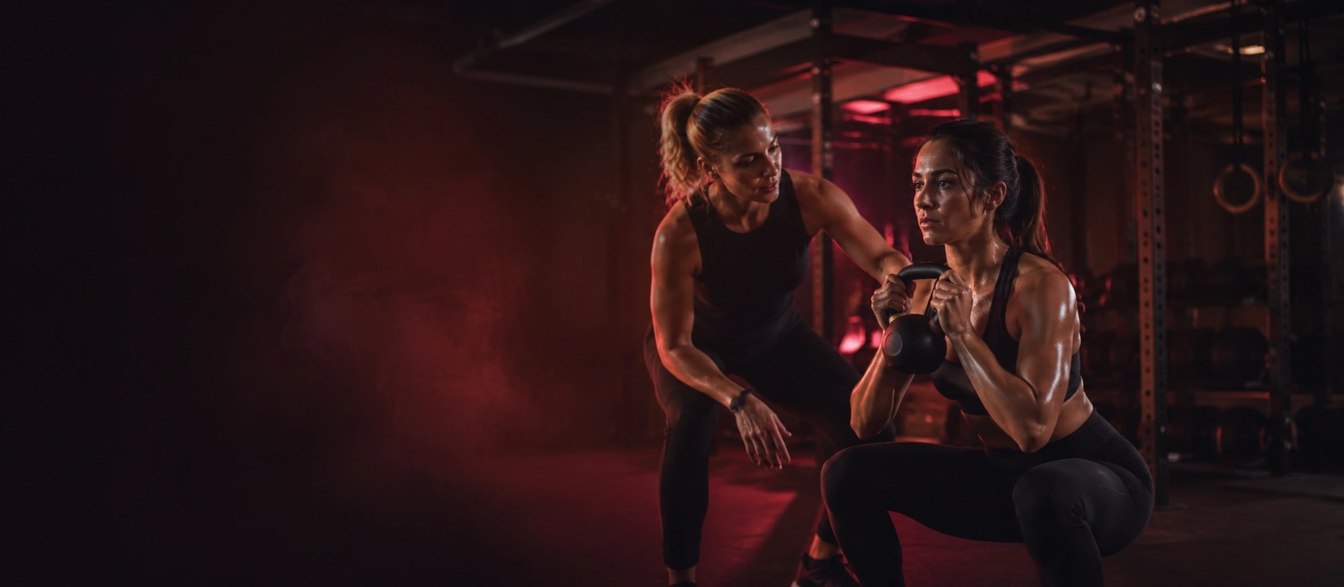 Coach sportif échangeant avec ses clients